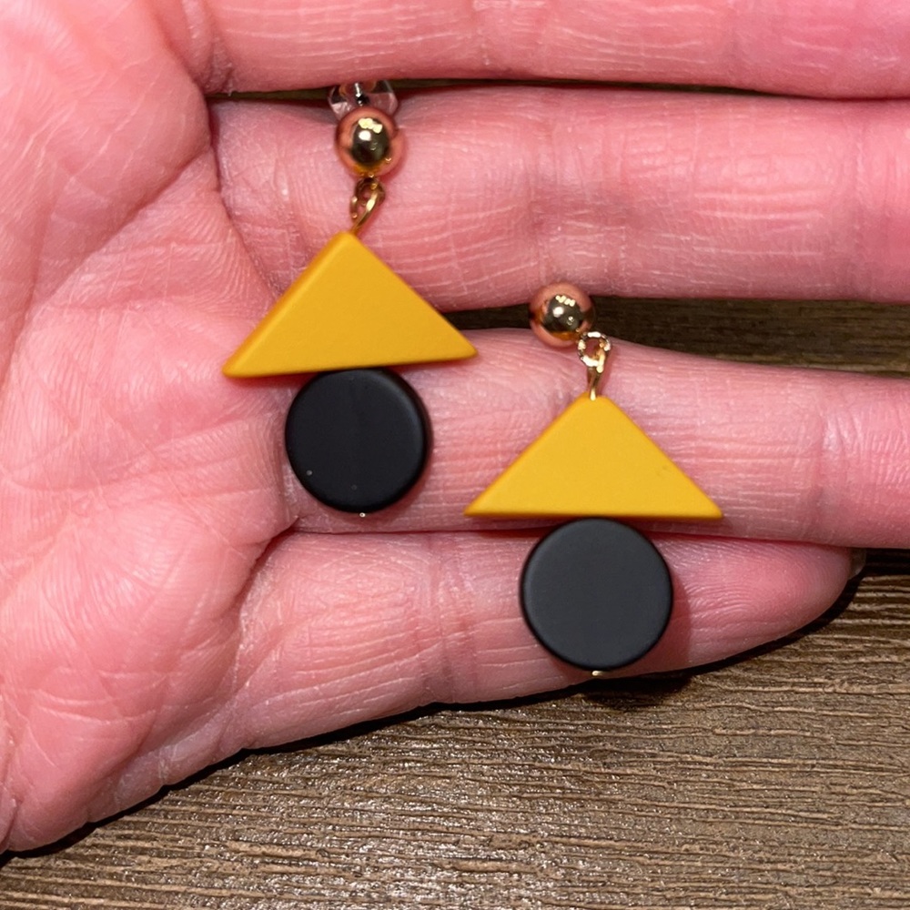 Geometry shaped earrings - Picture 3 of 3